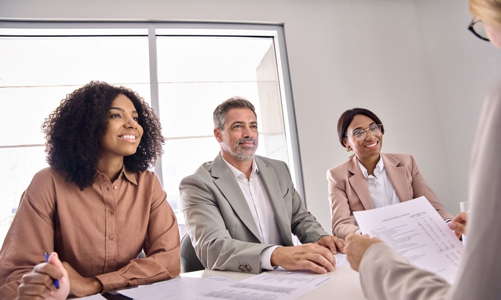 Does HR software support role-specific reporting per enterprise function?